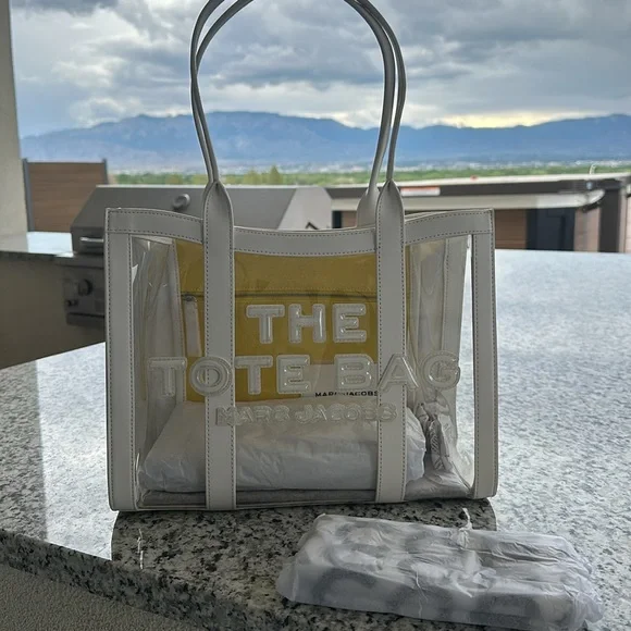 BRAND NEW LARGE THE CLEAR TOTE BAG BY MARC JACOBS! - Picture 7 of 17